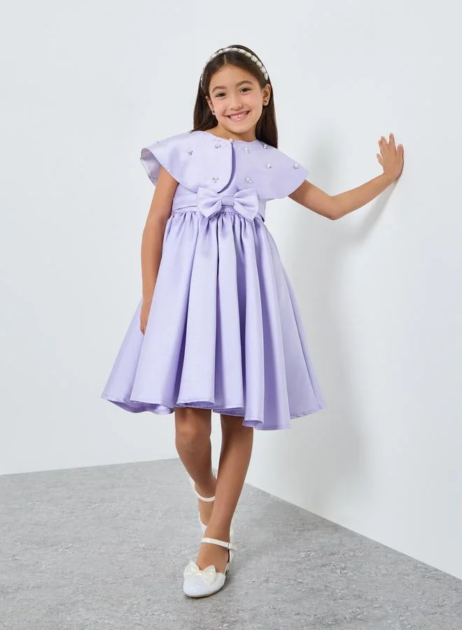 تايك تو فستان مزين مع كيب